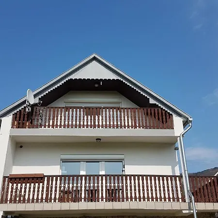 Grey Line Holiday home *